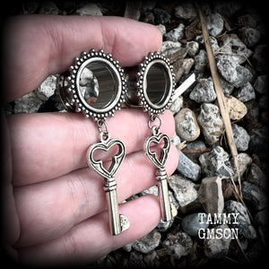 These gothic cathedral inspired tunnel earrings feature gorgeous antique silver keys, weighing approx 9 grams each, and measuring just under 6cms from tip to tip.

This pair have been made on 5/8” gauge (16mm) ornate surgical steel tunnels, suitable for stretched lobes.