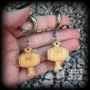 🔥 The lucky mallet is part of Japanese folklore. Uchide no kozuchi is a legendary Japanese "magic hammer" which can "tap out" anything wished for. This treasure is also known as "magic wishing mallet", "lucky hammer", and "the mallet of fortune" 🔥

These earrings feature a hand carved peach wood lucky mallet, measuring just on 6.5 cms from tip to tip and weighing approx 10 grams each.

This pair have been made with 2 gauge (6mm) surgical steel full curl hooks, to be worn in stretched lobes.