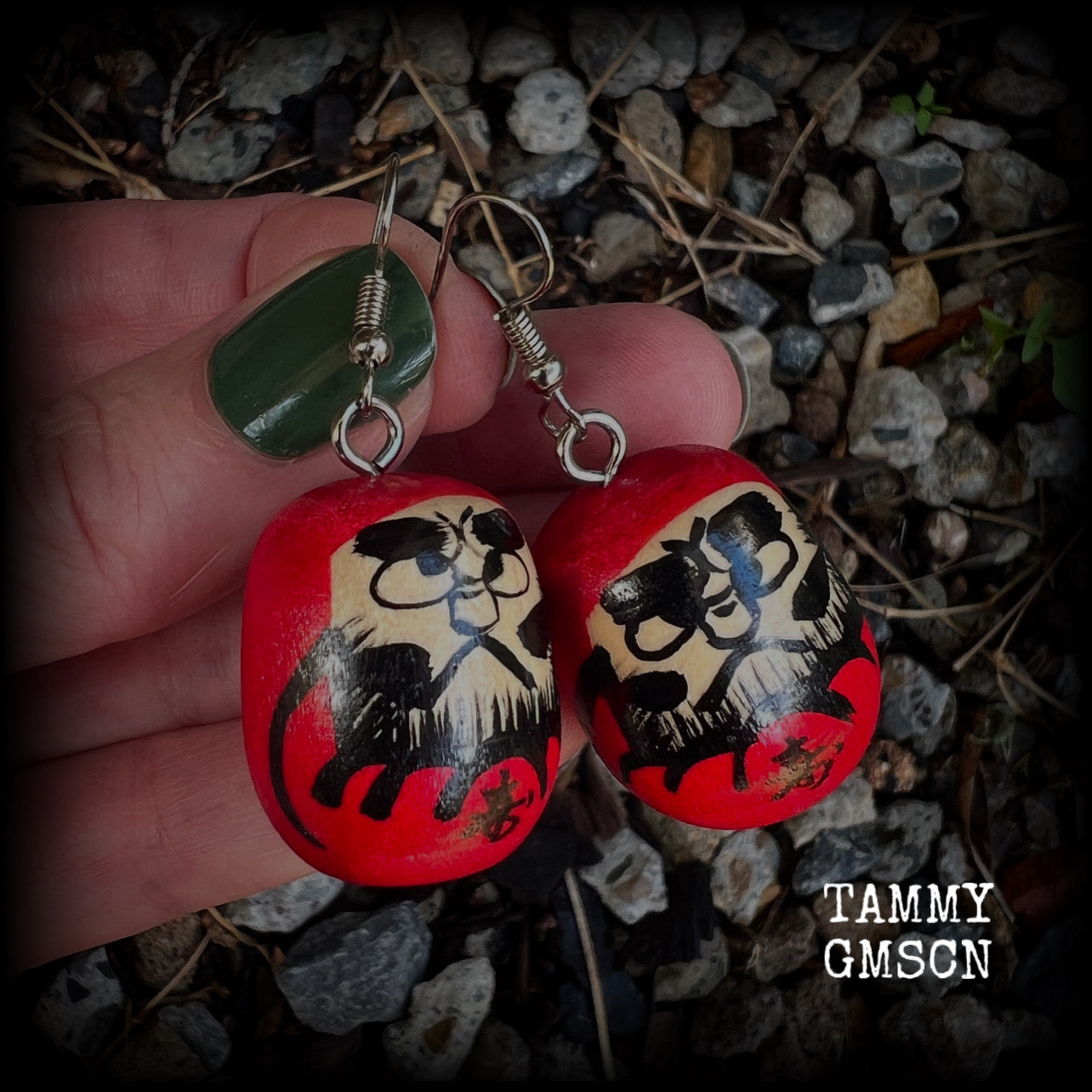 We found these amazing vintage wooden hand painted daurma dolls at our favourite temple markets, Sen do-ji!

Measuring just over 5cms from tip to tip and weighing only 5 grams each, these amazing wooden daruma earrings have been made with stainless steel french hooks, for pierced ears.