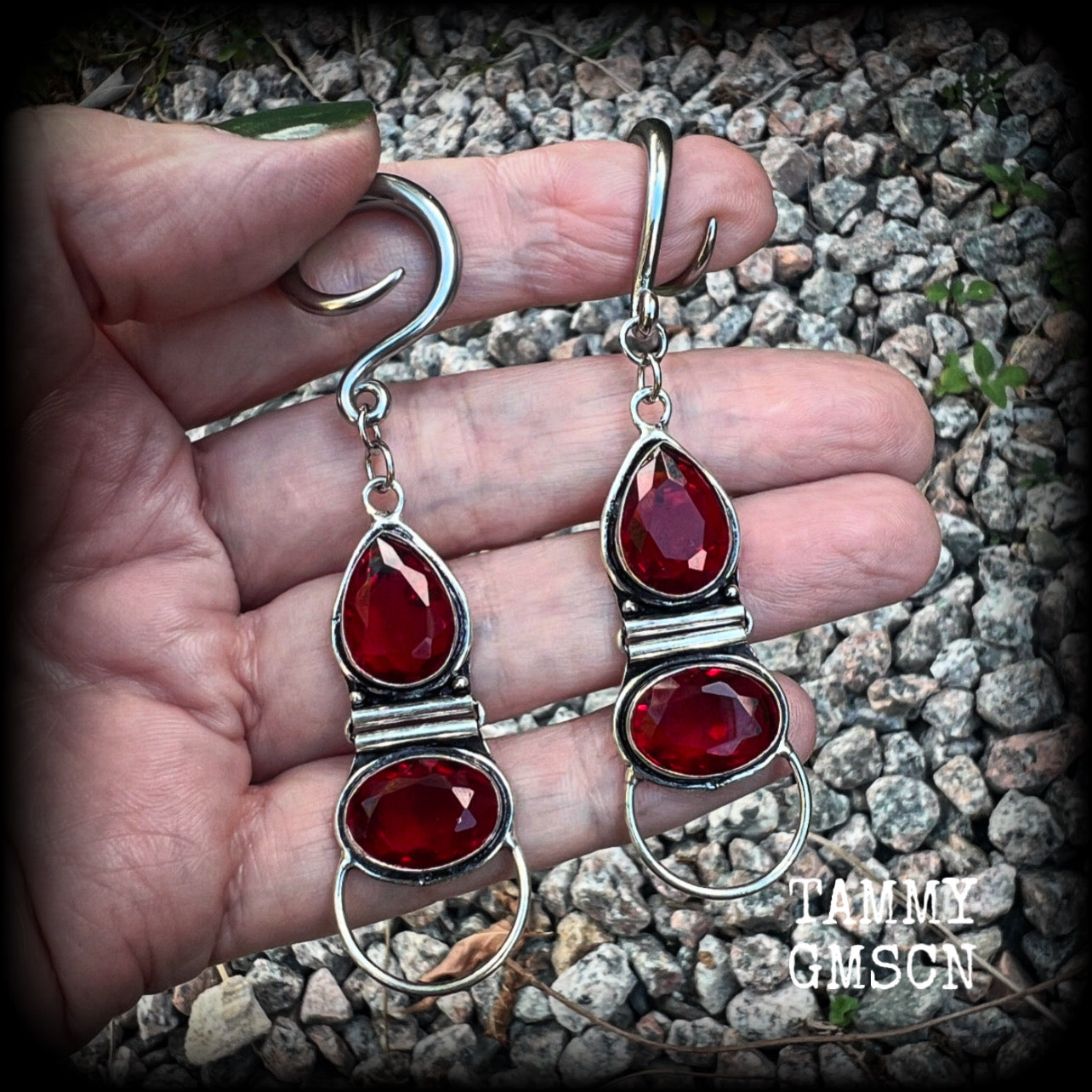 These stunning dangly gauged earrings feature gorgeous deep red faceted garnet gemstones in an ornate antique silver hinged setting, measuring just over 8cms from tip to tip, and weigh approx 10 grams each.  This pair have been made with 6 gauge (4mm) surgical steel full curl hooks, to be worn in stretched lobes.
