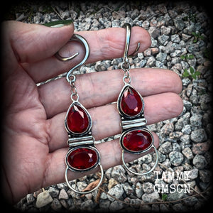 These stunning dangly gauged earrings feature gorgeous deep red faceted garnet gemstones in an ornate antique silver hinged setting, measuring just over 8cms from tip to tip, and weigh approx 10 grams each.  This pair have been made with 6 gauge (4mm) surgical steel full curl hooks, to be worn in stretched lobes.