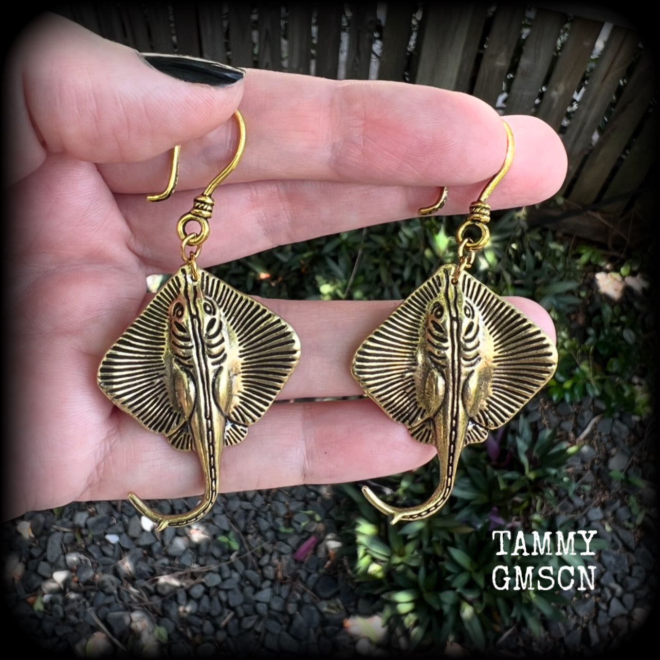 These gorgeous golden brass earrings feature a pair of adorable stingrays, weighing 14 grams each, measuring approx 7cms from tip to tip.

This pair has been made on antique gold small shephard hooks, suitable for stretched lobes when worn with silicone earlets from 8 gauge (3mm).