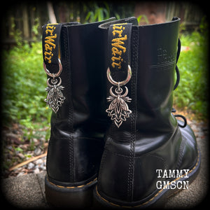 These stunning boot charms feature gorgeous pewter moth and mandala charms, measuring approx 3 across and just under 7cms from top to bottom.

Made to last, all our boot charms are made with super sturdy snap rings and strong jump rings.