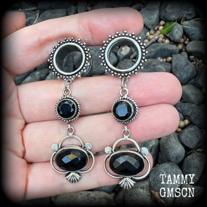 Beautiful pitch black obsidian gemstones in an antique silver art nouveau style setting, weighing approx 11 grams each and measuring approx 6.5cms from tip to tip
This pair has been made with 9/16” gauge (14mm) ornate surgical steel screw fit tunnels