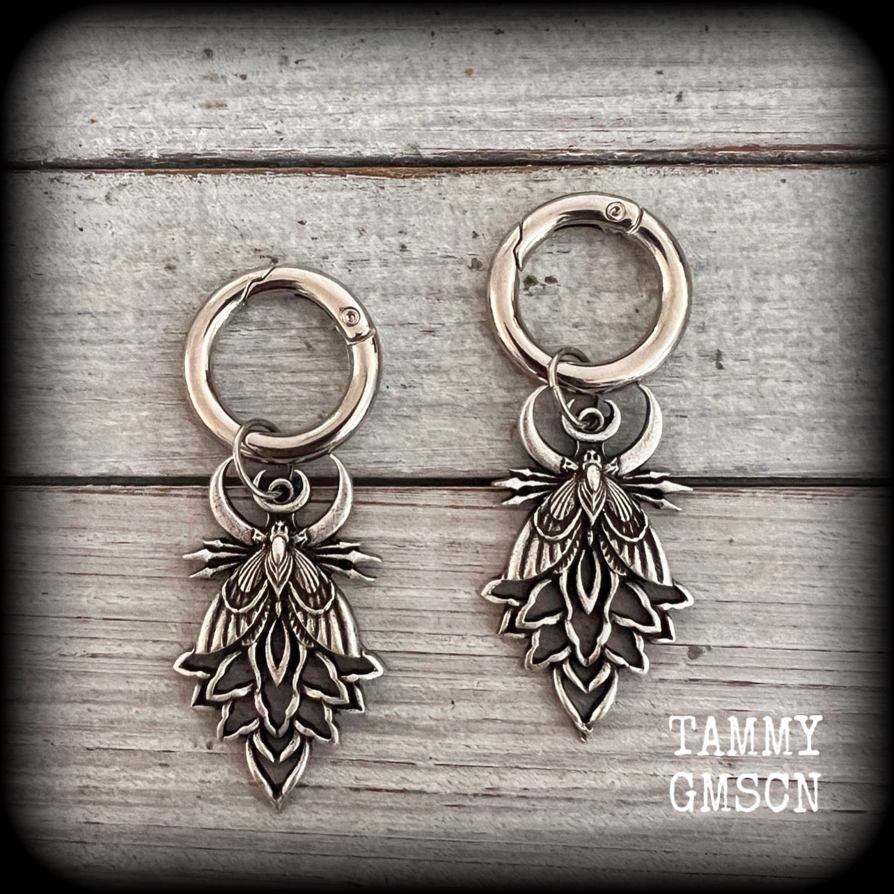 These stunning boot charms feature gorgeous pewter moth and mandala charms, measuring approx 3 across and just under 7cms from top to bottom.

Made to last, all our boot charms are made with super sturdy snap rings and strong jump rings.