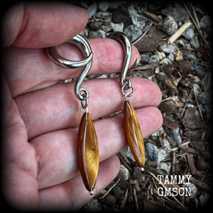 These gorgeous gauged earrings feature beautiful polished sea shell slivers, weighing in approx 10 grams a piece, and measuring approx 7cms from tip to tip.
This pair has been made on 2 gauge (6mm) surgical steel full curl hooks, to be worn in stretched lobes.