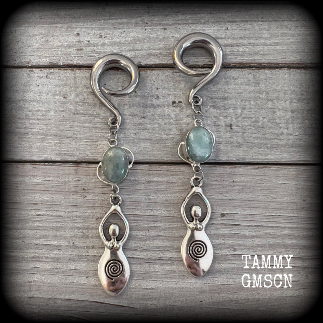 Aventurine gemstone earrings Goddess gauged earrings Body jewelry Goddess jewelry Witchy gauges 6g 2g 0g 00g 1/2” 9/16” 5/8” 1” 1.10” 1.18” Stretched lobes Stretched ears Gauged ears Tunnel dangles Tunnel earrings Shoulder dusters Spiral goddess