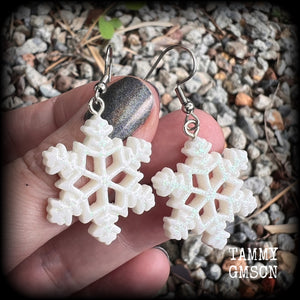 Snowflake earrings Snowflakes tunnel dangles Plugs Ear gauges Stretched ears Gauged ears Christmas earrings Christmas decorations Snowflakes Stretched lobes Body jewelry Ear gauges Pierced ears Stocking stuffers Secret santa Gifts for girls Kriss