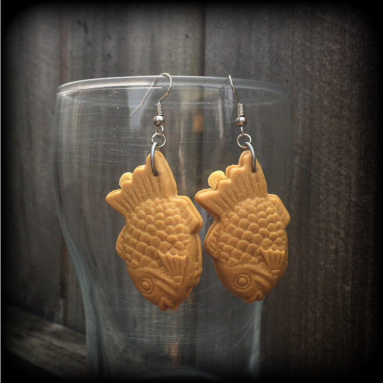 Taiyaki dessert earrings Manjyu Fish earrings Red bean fish earrings Custard Kawaii earrings Kawaii jewellery Japanese jewelry Pierced ears
