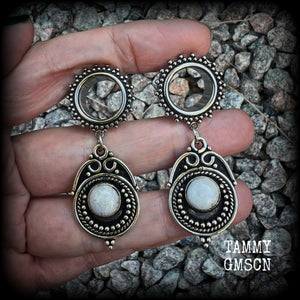 These earrings feature beautiful polished rainbow moonstone gemstones in a gypsy boho antique silver setting, are light weight weighing approx 11 grams each and measuring just on 5.5cms from tip to tip.  This pair has been made with 9/16” gauge (14mm) gauge ornate surgical steel screw fit tunnels, for stretched lobes.