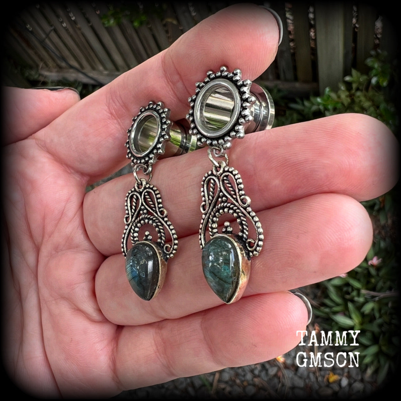 These beautiful boho tunnel earrings feature gorgeous polished labradorite gemstones, weighing approx 6 grams each and measure just under 5cms from tip to tip.

This pair has been made with 00 gauge (10mm) ornate surgical steel screw fit tunnels.