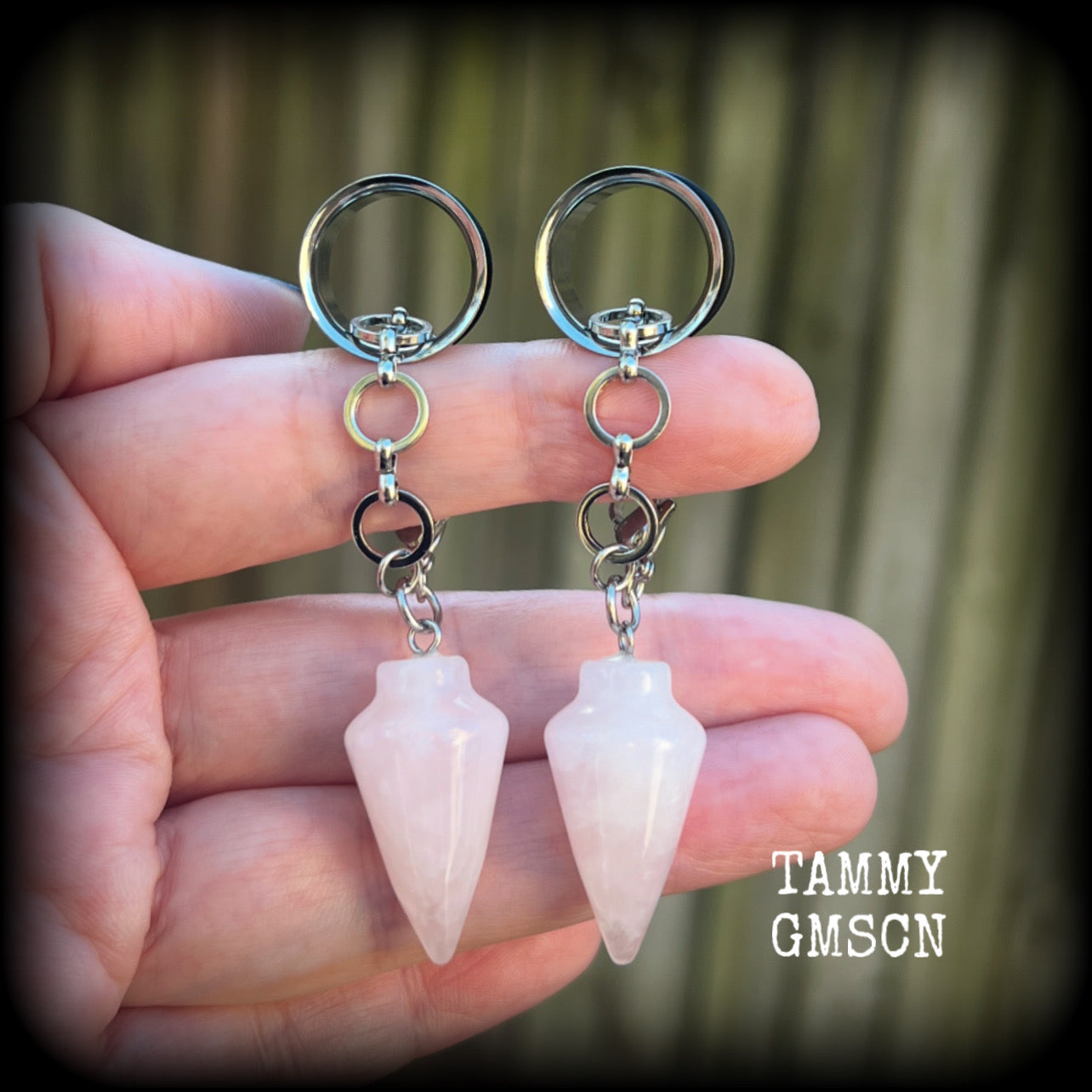 These gorgeous rose quartz earrings have been made with dusty pink gemstone pendulums, are nice and dangly measuring in at just on 7.5cms from tip to tip and not too heavy at 11 grams a piece.

🔥🔥🔥 This listing is for this unique chain/lobster clasp combination, suitable for 00 gauge and larger. If you choose a smaller size of tunnel than 00 gauge we will make these on a smaller, different chain.

