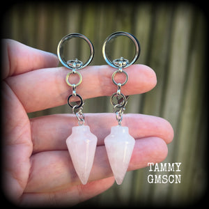 These gorgeous rose quartz earrings have been made with dusty pink gemstone pendulums, are nice and dangly measuring in at just on 7.5cms from tip to tip and not too heavy at 11 grams a piece.

🔥🔥🔥 This listing is for this unique chain/lobster clasp combination, suitable for 00 gauge and larger. If you choose a smaller size of tunnel than 00 gauge we will make these on a smaller, different chain.

