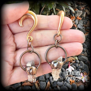 Featuring a pair of beautiful raw smokey quartz gemstones enclosed in rustic ornate copper plate hoop, this pair of gorgeous gauged earrings weighs approx 17 grams a piece, and measure approx 8cms from tip to tip.

This pair have been made on 0 gauge (8mm) rose gold titanium coated surgical steel half curl hooks, suitable for stretched lobes.