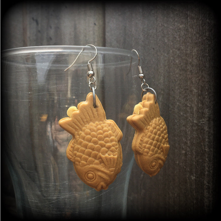 Taiyaki jewelry Taiyaki dessert earrings Manjyu Fish earrings Red bean fish earrings Custard Kawaii earrings Kawaii jewellery Japanese jewelry Pierced ears
