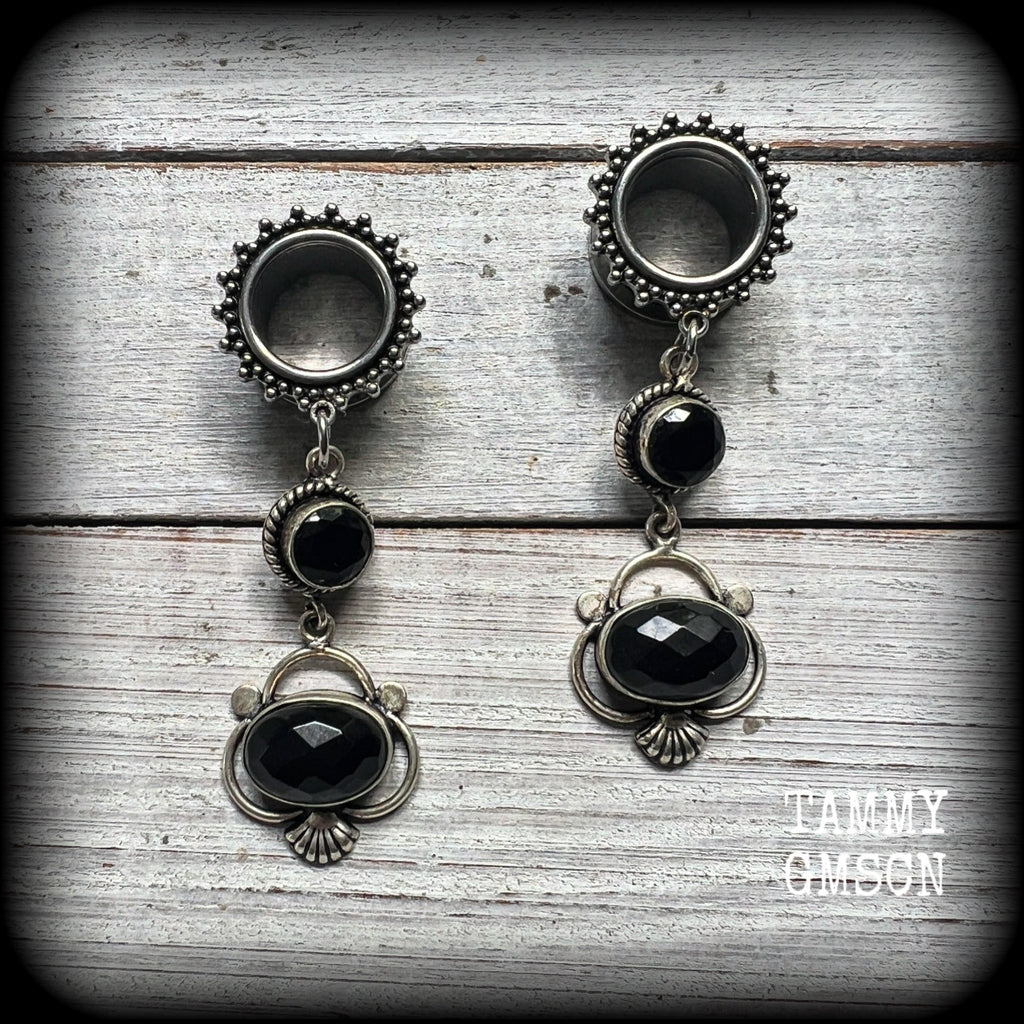 These gorgeous earrings feature beautiful pitch black obsidian gemstones in an antique silver art nouveau style setting, weighing approx 11 grams each and measuring approx 6.5cms from tip to tip.
This pair has been made with 9/16” gauge (14mm) ornate surgical steel screw fit tunnels-suitable for stretched lobes.