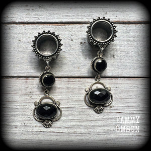 These gorgeous earrings feature beautiful pitch black obsidian gemstones in an antique silver art nouveau style setting, weighing approx 11 grams each and measuring approx 6.5cms from tip to tip.
This pair has been made with 9/16” gauge (14mm) ornate surgical steel screw fit tunnels-suitable for stretched lobes.