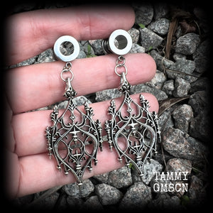 These gorgeous gothic tunnel earrings feature a beautiful antique silver ornate gothic cathedral architectural arch, measuring just on 7cms from tip to tip, and weighing approx 10 grams each.

This pair has been made on 0 gauge (8mm) surgical steel screw fit tunnels.