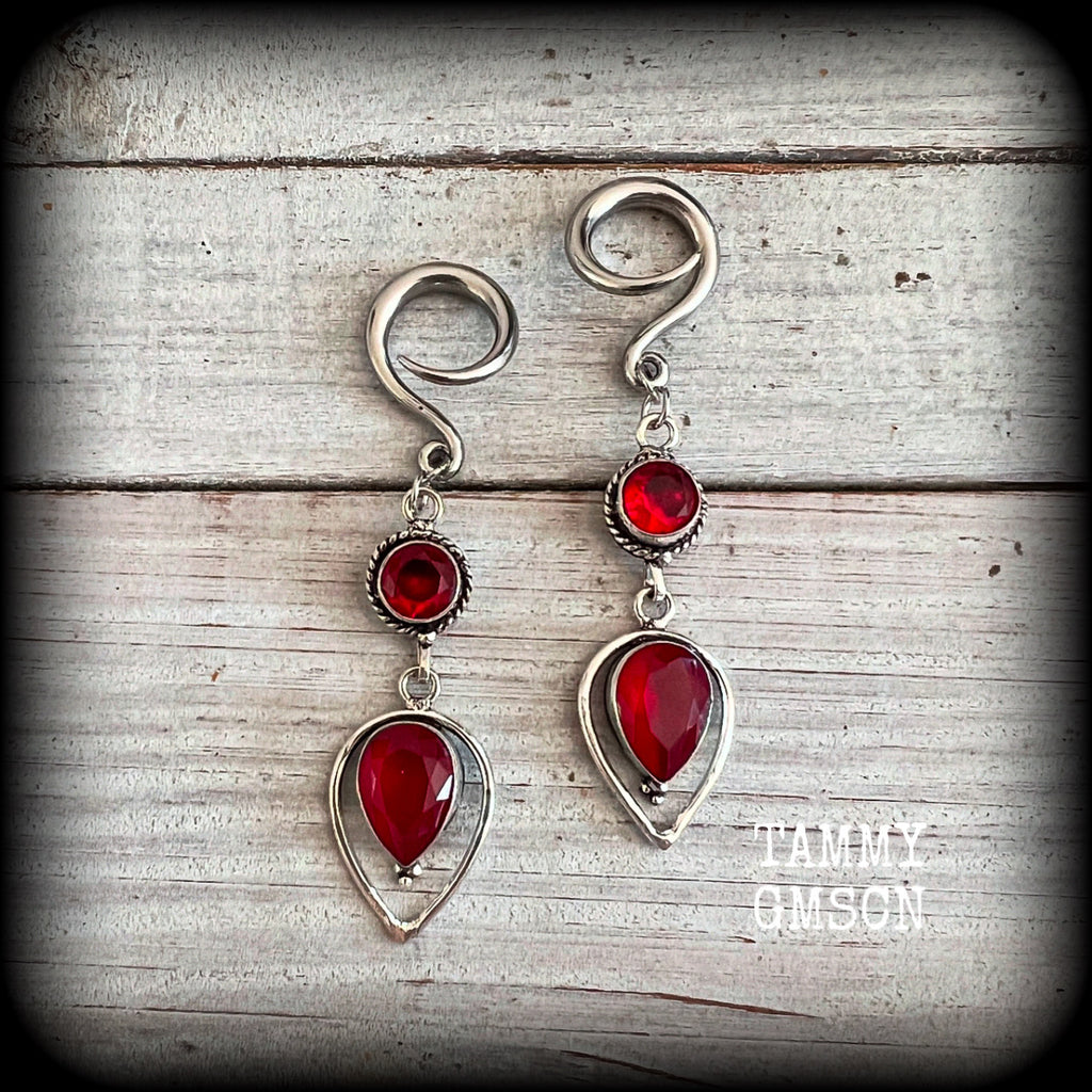These beautiful gauged earrings feature gorgeous deep red faceted garnet gemstones in an ornate antique silver setting, measuring 7cms from tip to tip, and weighing approx 10 grams each, nice and light weight.

These earrings have been made on 6 gauge (4mm) surgical steel full curl hooks, to be worn in stretched lobes.