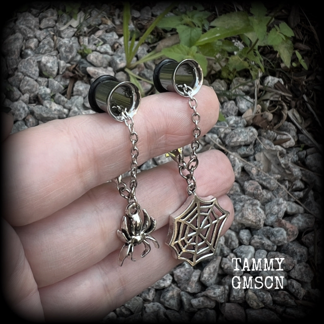 These super cute antique silver and cob web tunnel dangles are nice and lightweight and nice and dangly, weighing only a gram or two each, and measuring just under 7cms from tip to tip.

💥This listing includes one pair of surgical steel single flared O-ring earlets