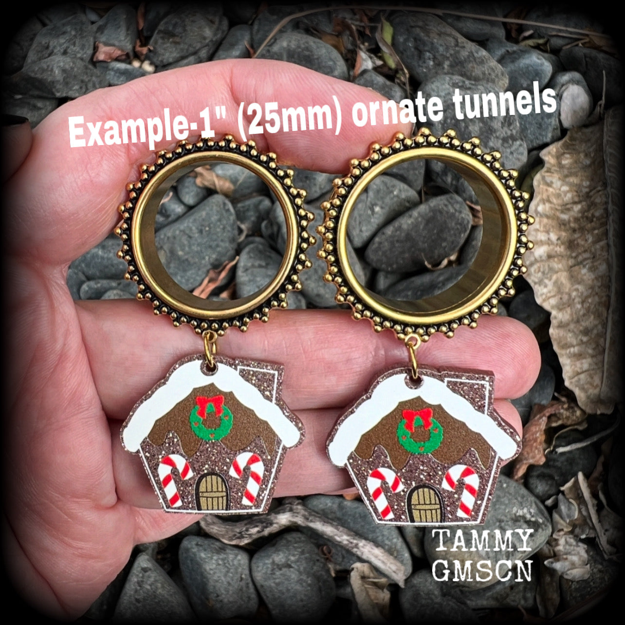 These adorable festive tunnel earrings feature gorgeous glittering lightweight acrylic gingerbread houses, are nice and lightweight at approx 10 grams each and measure just over 6cms from tip to tip.  This pair has been made on 1” gauge (25mm) gauge ornate surgical steel screw fit tunnels-for stretched lobes.