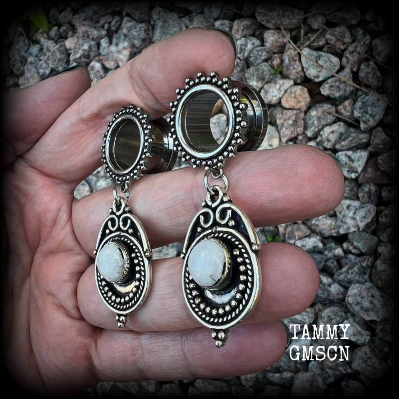 These earrings feature beautiful polished rainbow moonstone gemstones in a gypsy boho antique silver setting, are light weight weighing approx 11 grams each and measuring just on 5.5cms from tip to tip.  This pair has been made with 9/16” gauge (14mm) gauge ornate surgical steel screw fit tunnels, for stretched lobes.
