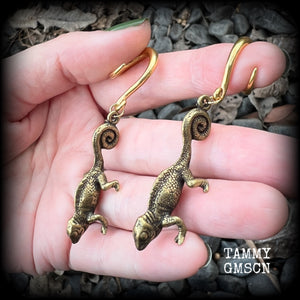 These awesome gauged earrings feature a pair of brass iguanas, are nice and dangly, measuring just on 7.5cms from tip to tip, and weighing approx 13 grams each.

This pair has been made on 6 gauge (4mm) surgical steel full curl hooks, to be worn in stretched lobes.
