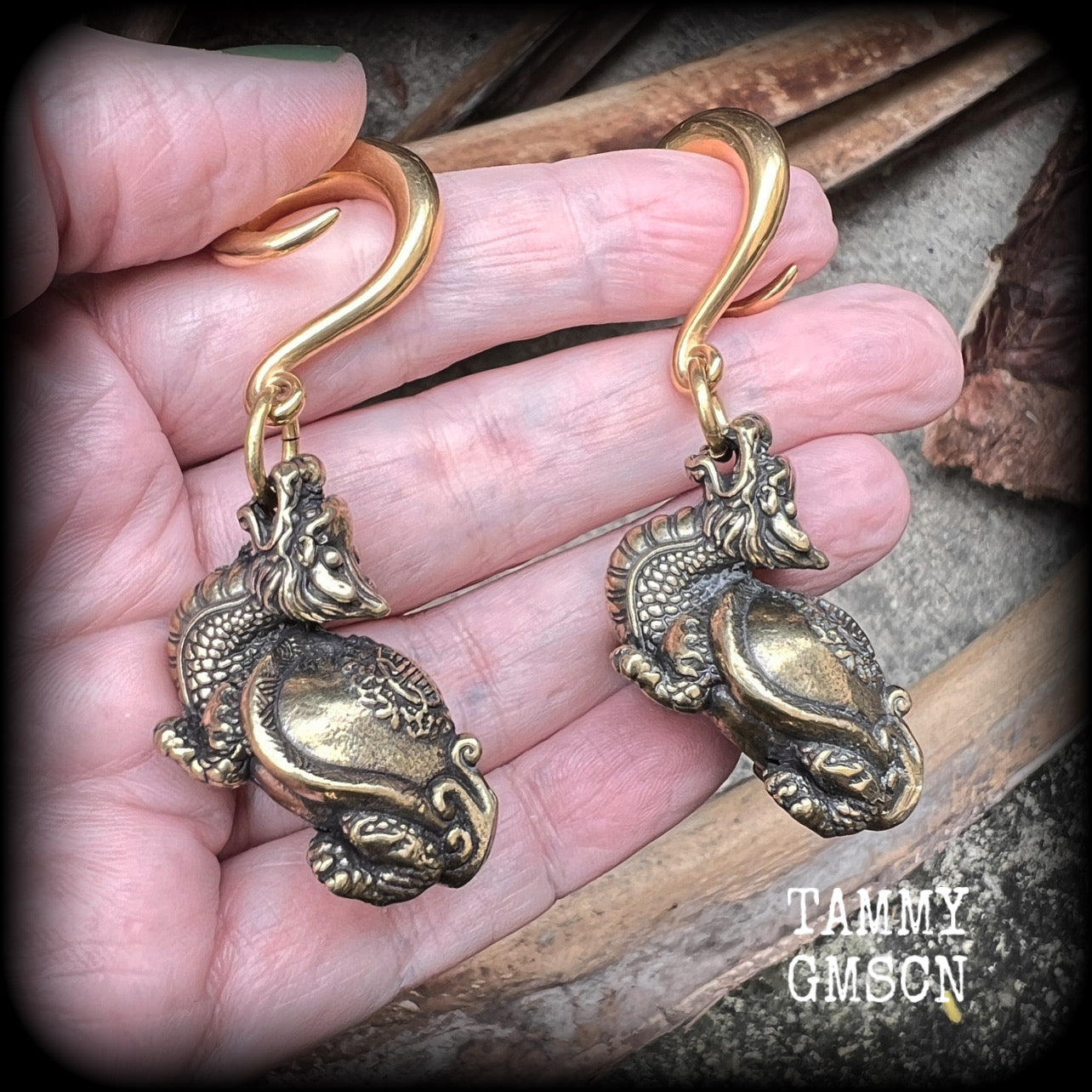 Dragon Turtle ear weights Brass ear weights 2 gauge ear weights Ear hangers Gauges 6g 2g 0g 00g 1/2" 9/16" 5/8" 3/4" 7/8" 1" 1.10" 1.18" Stretched ears Stretched lobes Gauged earrings Gauged ears Mythological beasts Chinese mythology Foo dogs
