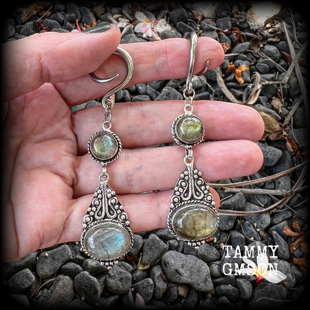 Made with shimmering polished labradorite gemstones, measuring 8.5cms from tip to tip, and weighing approx 10 grams each, not too heavy...
These earrings have been made on 6 gauge (4mm) surgical steel full curl hooks, to be worn in stretched lobes.