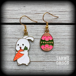 Super cute and super light weight, these adorable earrings feature colourful enamel and antique gold bunny rabbit and easter egg charms.
Measuring approx 4.5 from tip to tip and weighing only a gram or two each, this pair has been made with french hooks-for pierced ears.