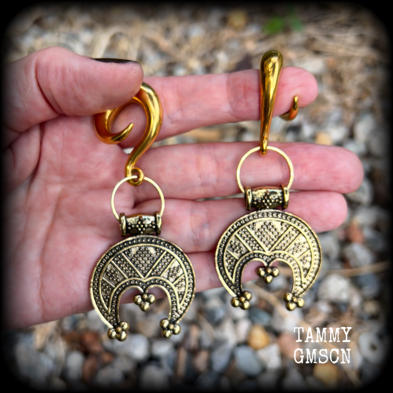 These beautiful gauged earrings feature stunning antique gold Pictish pendants, weighing approx 24 grams each, and are nice and dangly, measuring just over 9cms from tip to tip.
This pair have been made on 0 gauge (8mm) surgical steel full curl hooks, suitable for stretched lobes.