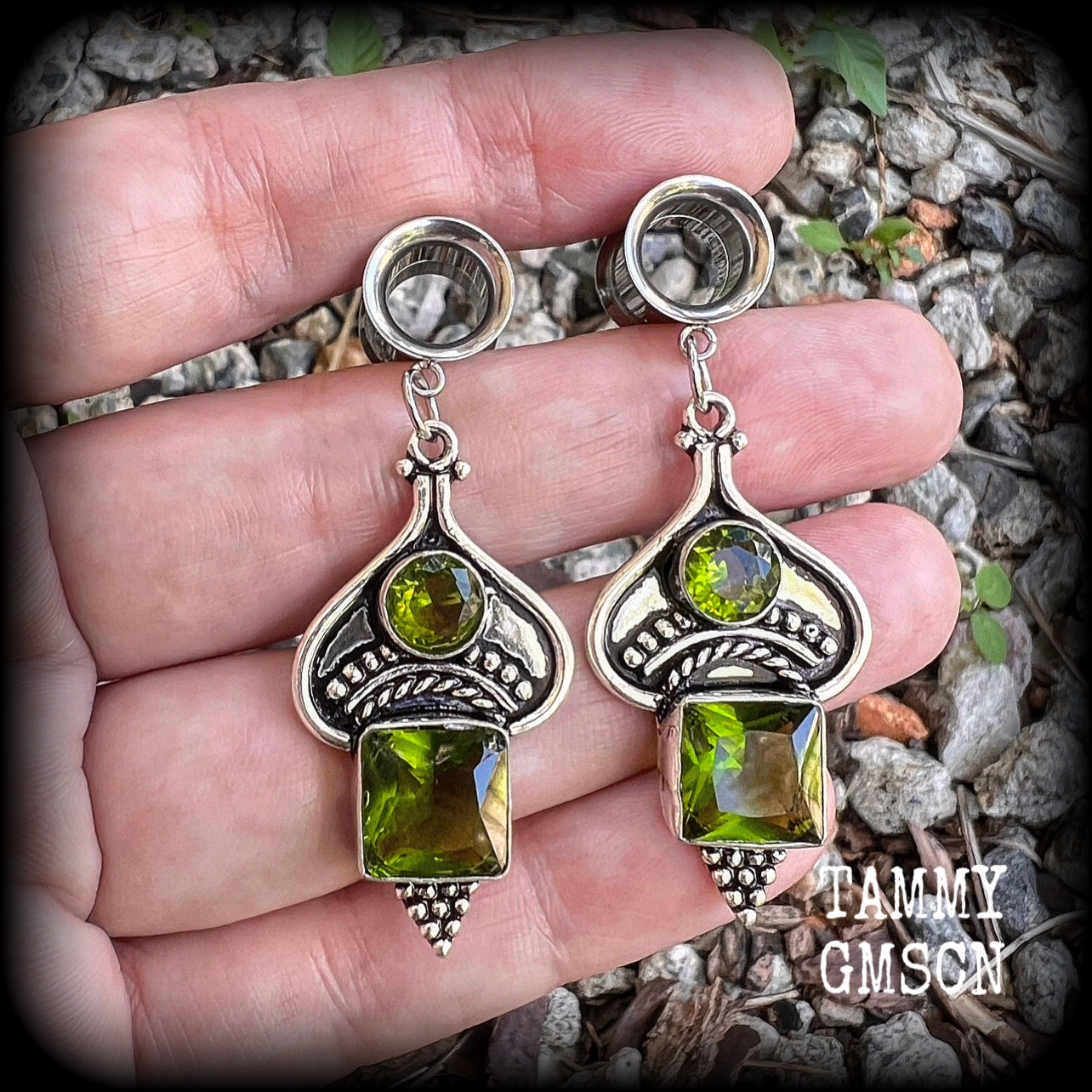 Peridot gemstone tunnel earrings-Boho ear gauges