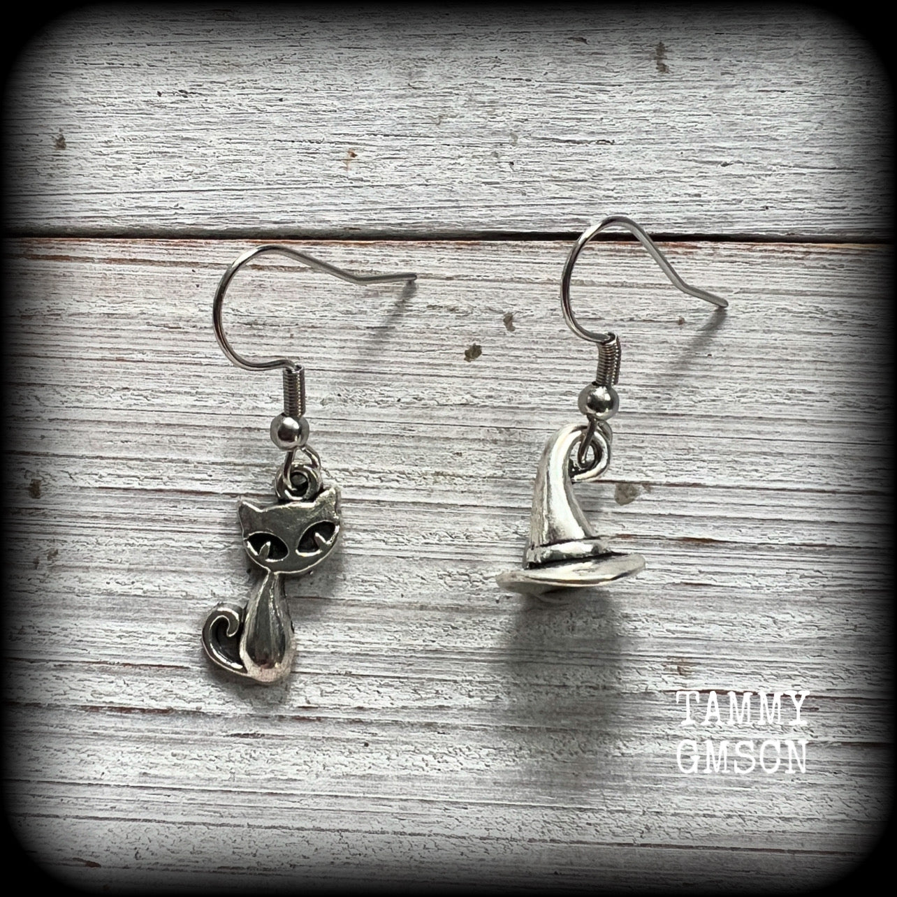 These adorably witchy earrings feature a cute antique silver black cat and witches hat! These earrings are nice and light weight at only a gram or two each, measuring just under 4cms from tip to tip.

This pair has been made on stainless steel french hooks, suitable for pierced ears.
