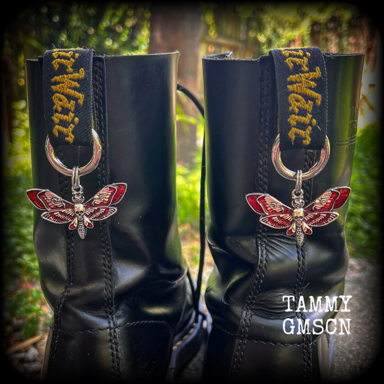These awesome boot charms feature antique silver and enamel gothic red deaths-head hawkmoth charms, measuring 4.5cms across and 5.5cms from top to bottom.

Made to last, all our boot charms are made with super sturdy snap rings and strong jump rings.

