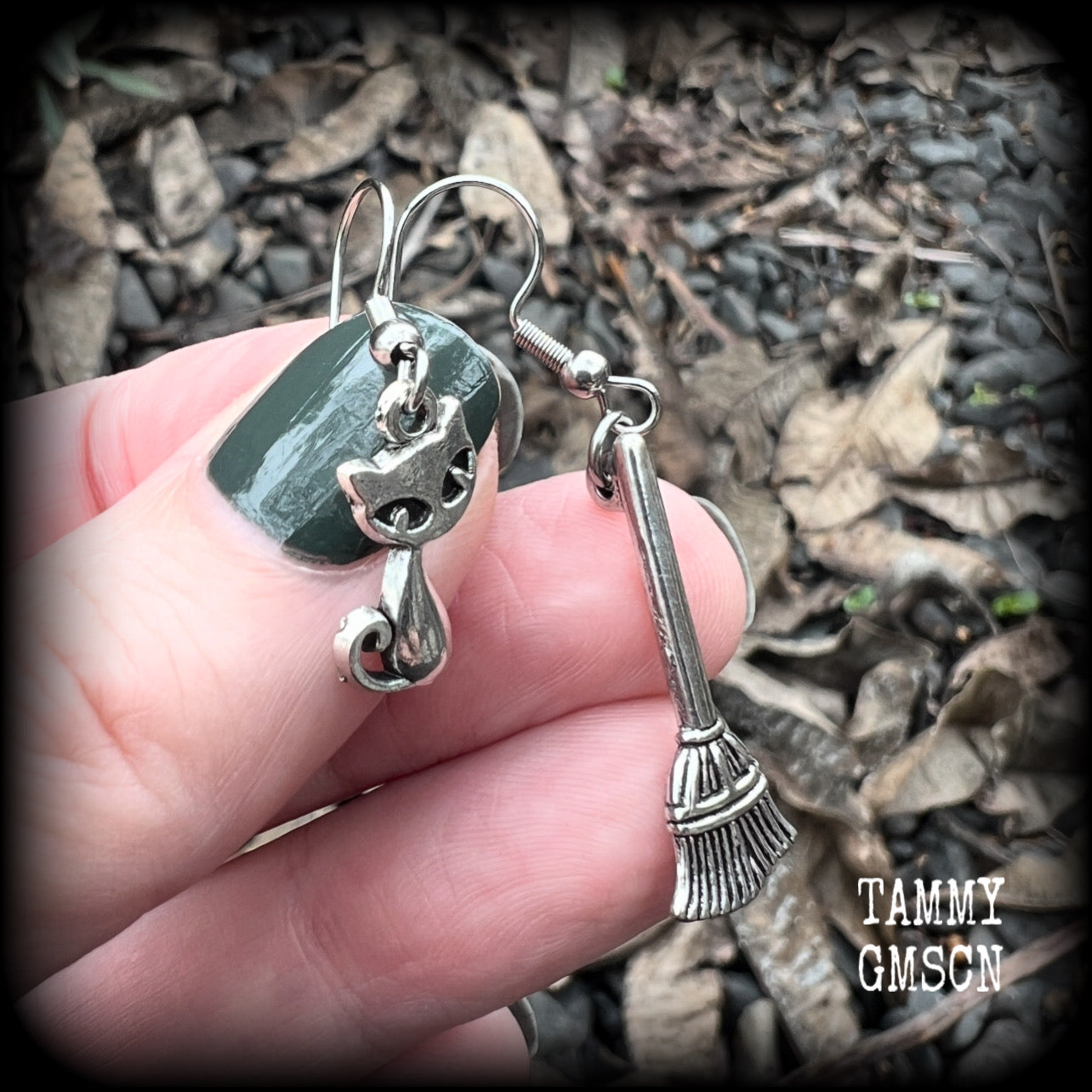 These cute earrings feature antique silver cats and witches brooms! These earrings are nice and light weight at only a few grams each, and nice and dangly, measuring 3- 5cms from tip to tip.
This pair has been made on stainless steel french hooks, suitable for pierced ears.