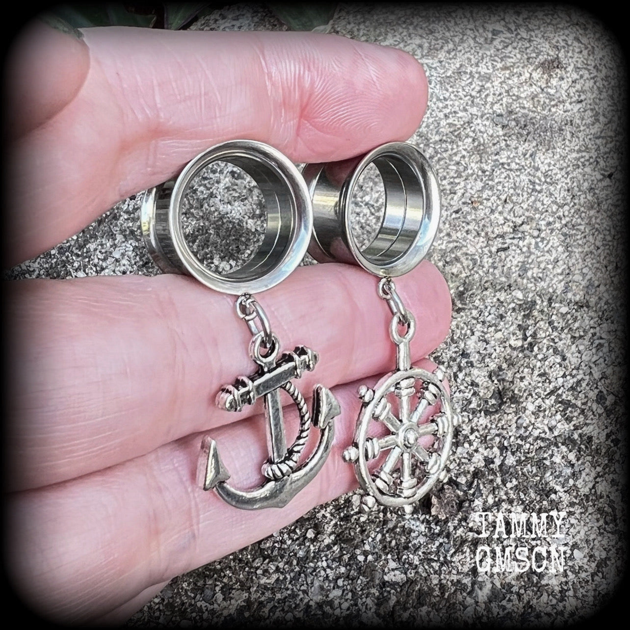 Featuring gorgeous antique silver anchor and ships wheel charms, these adorable earrings are lightweight, weighing only 6 grams each and measure just on 5cms from tip to tip.

This pair have been made with 5/8" gauge (16mm) surgical steel screw fit earlets-for stretched lobes.