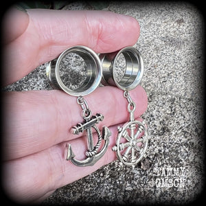 Featuring gorgeous antique silver anchor and ships wheel charms, these adorable earrings are lightweight, weighing only 6 grams each and measure just on 5cms from tip to tip.

This pair have been made with 5/8" gauge (16mm) surgical steel screw fit earlets-for stretched lobes.