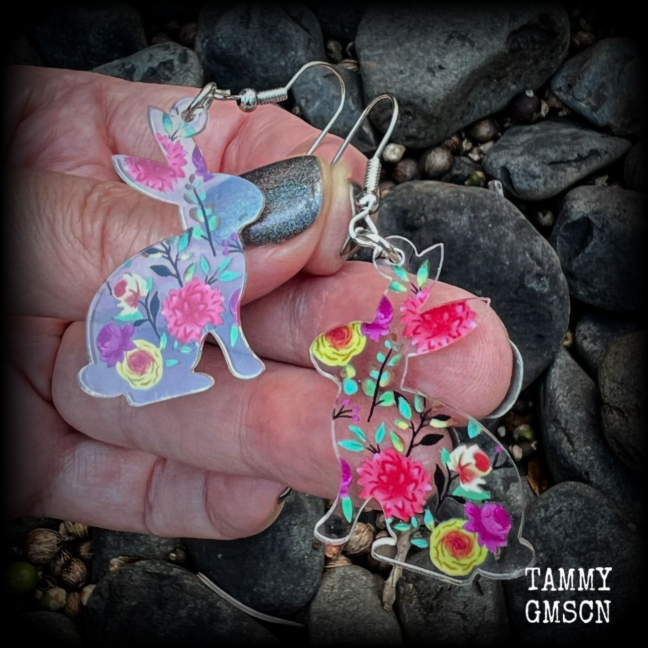 These adorable earrings feature cute floral mon mon bunny rabbits, are super lightweight weighing in at only a few grams each, and are nice and dangly, measuring just over 6 cms from tip to tip.
This pair has made on stainless steel french hooks, suitable for pierced ears.