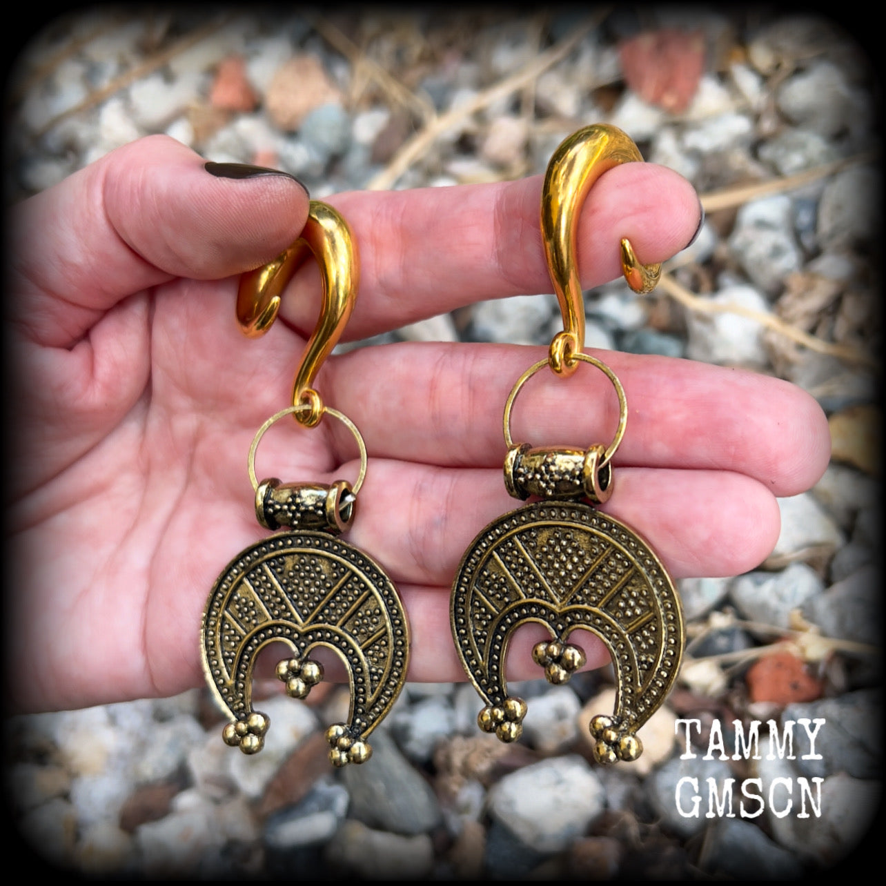 These beautiful gauged earrings feature stunning antique gold Pictish pendants, weighing approx 24 grams each, and are nice and dangly, measuring just over 9cms from tip to tip.
This pair have been made on 0 gauge (8mm) surgical steel full curl hooks, suitable for stretched lobes.