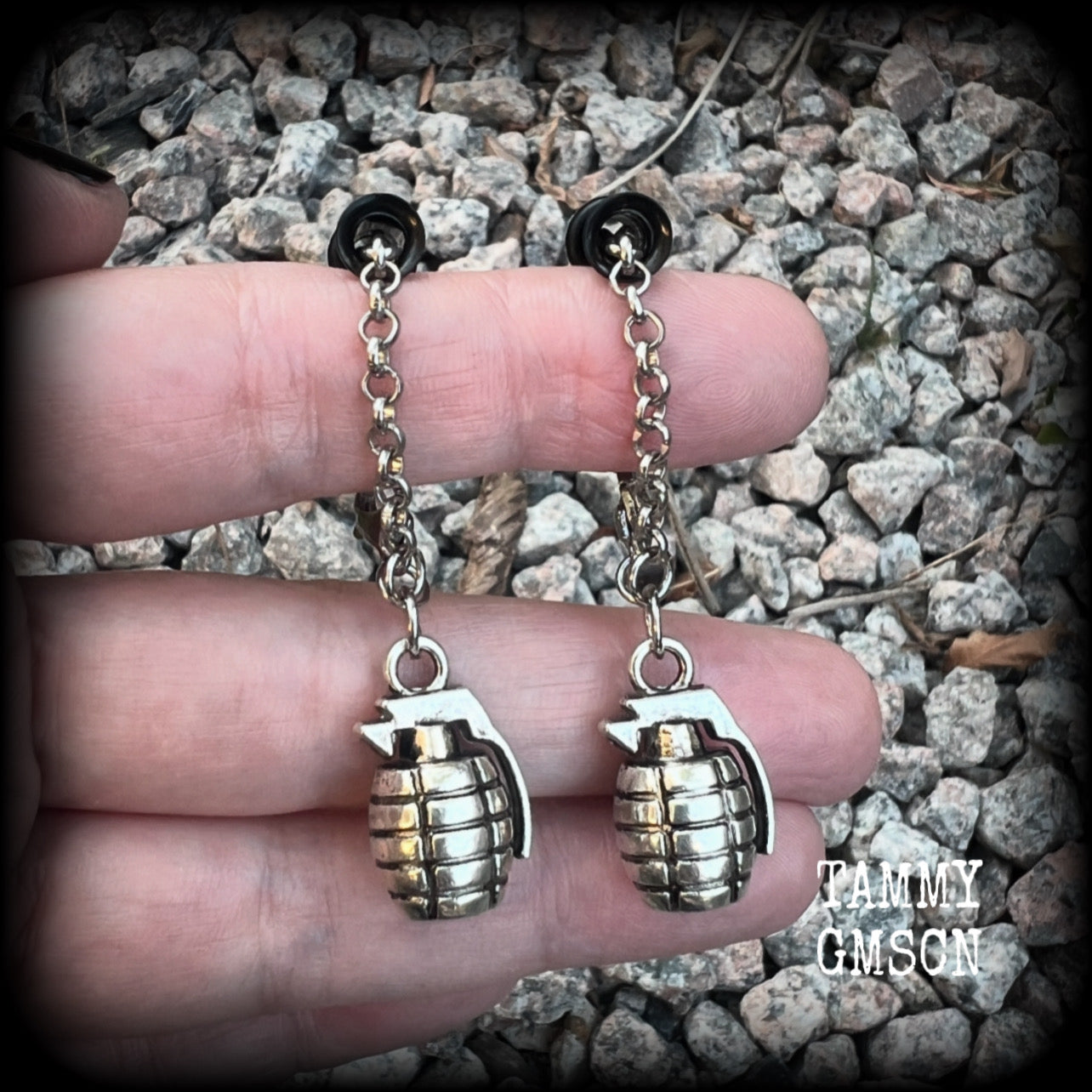 These awesome antique silver hand grenade tunnel dangles are not too heavy and nice and dangly, weighing approx 8 grams each, and measuring just under 6cms from tip to tip.

🕷️ PLEASE NOTE-This particular chain will not fit through tunnels smaller than 4 gauge (5mm), though I have lots of different chains that will. Get in touch and we can pick something just for you x

💥This listing includes one pair of surgical steel single flared O-ring earlets. 
