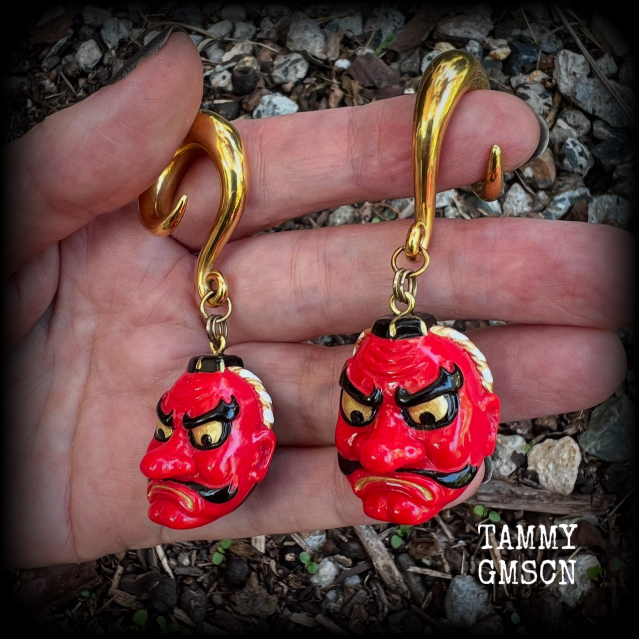 These unique earrings feature bright red painted resin tengu masks, measuring just on 7.5cms from tip to tip and weighing approx 25 grams each.
This pair has been made on 0 gauge (8mm) surgical steel full curl hooks, suitable for stretched lobes.
