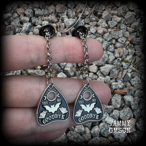 These beautiful antique silver and black enamel tunnel dangles are nice and lightweight and nice and dangly, weighing only 4 grams each, and measuring just over 6cms from tip to tip.

🕷️ PLEASE NOTE-This particular chain will not fit through tunnels smaller than 4 gauge (5mm), though I have lots of different chains that will. Get in touch and we can pick something just for you x

💥This listing includes one pair of surgical steel single flared O-ring earlets. 
