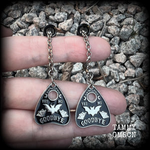 These beautiful antique silver and black enamel tunnel dangles are nice and lightweight and nice and dangly, weighing only 4 grams each, and measuring just over 6cms from tip to tip.

🕷️ PLEASE NOTE-This particular chain will not fit through tunnels smaller than 4 gauge (5mm), though I have lots of different chains that will. Get in touch and we can pick something just for you x

💥This listing includes one pair of surgical steel single flared O-ring earlets. 
