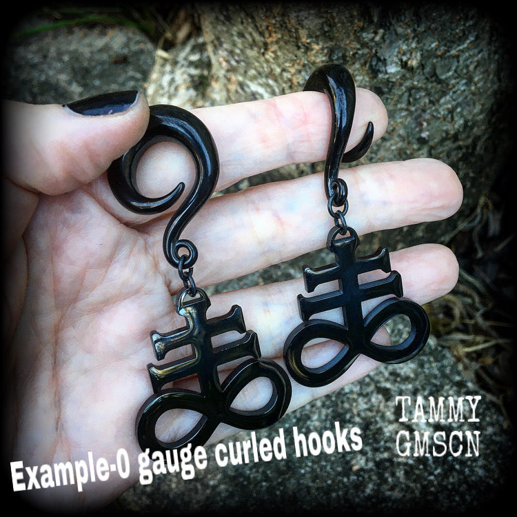 DIY full curl hooks for stretched lobes-Black