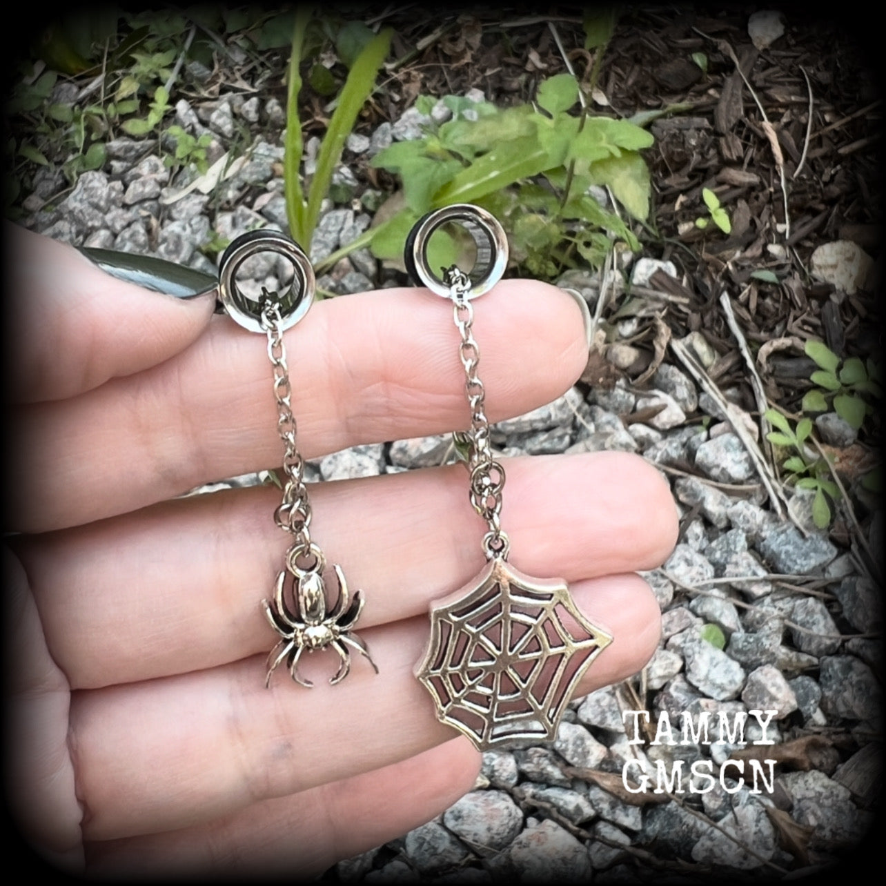 These super cute antique silver and cob web tunnel dangles are nice and lightweight and nice and dangly, weighing only a gram or two each, and measuring just under 7cms from tip to tip.

💥This listing includes one pair of surgical steel single flared O-ring earlets