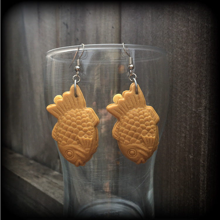 Japanese jewelry Taiyaki dessert earrings Manjyu Fish earrings Red bean fish earrings Custard Kawaii earrings Kawaii jewellery Japanese jewelry Pierced ears
