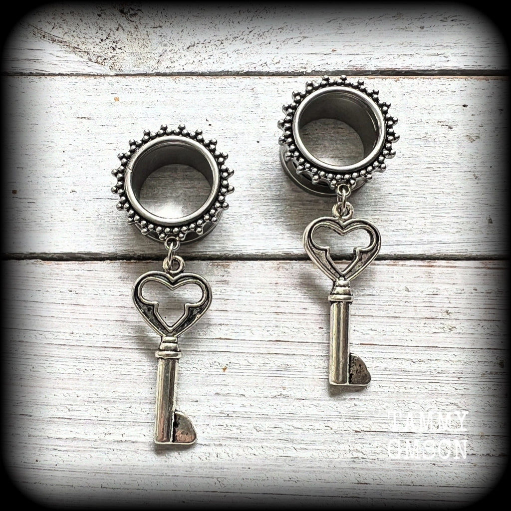 These gothic cathedral inspired tunnel earrings feature gorgeous antique silver keys, weighing approx 9 grams each, and measuring just under 6cms from tip to tip.

This pair have been made on 5/8” gauge (16mm) ornate surgical steel tunnels, suitable for stretched lobes.