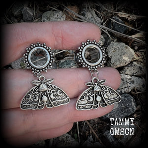 These gorgeous tunnel dangles have been made with antique silver moon phase moth charms, are nice and light weight, weighing in at 6 grams each and measure just under 4 cms from tip to tip.

This pair have been made with 00 gauge (10mm) surgical steel screw fit ornate tunnels.