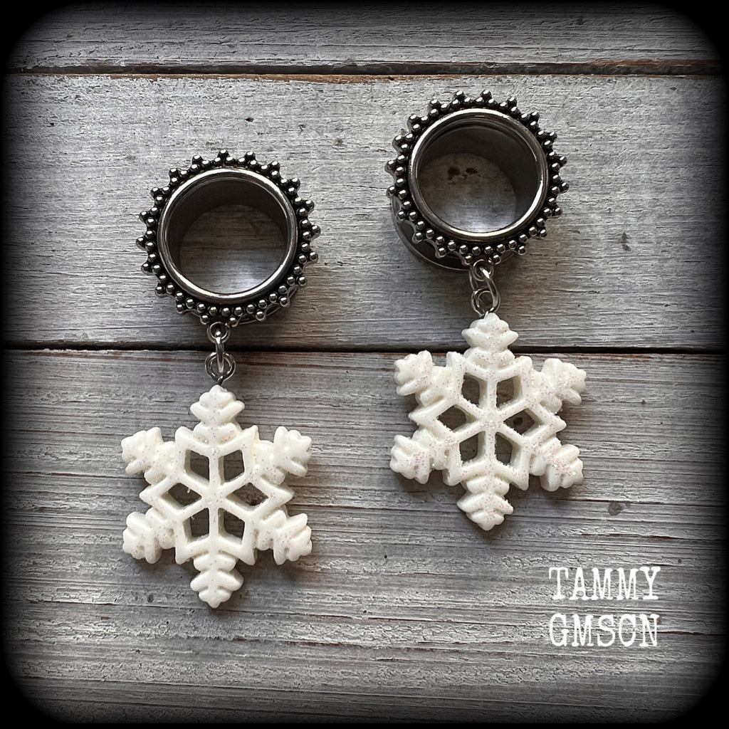 Snowflake tunnels earrings Snowflake tunnel dangles Plugs Ear gauges Stretched ears Gauged ears Christmas tunnels Snowflakes Stretched lobes Body jewelry Ear gauges Winter Solstice Yuletide Bonfire Ritual 6mm 8mm 10mm 14mm 16mm 19mm 22mm 25mm