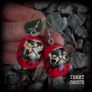 We found these amazing vintage wooden hand painted daurma dolls at our favourite temple markets, Sen do-ji!

Measuring just over 5cms from tip to tip and weighing only 5 grams each, these amazing wooden daruma earrings have been made with stainless steel french hooks, for pierced ears.